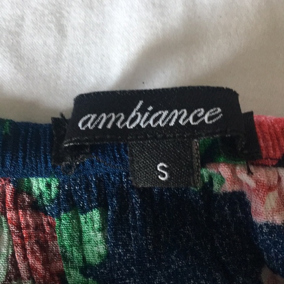 Blue top with floral patterning - Picture 2 of 2